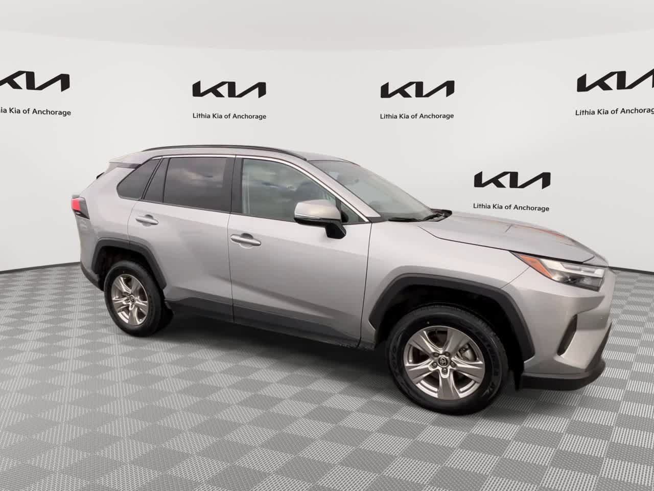 Used 2025 Toyota RAV4 XLE AWD/4WD image 9