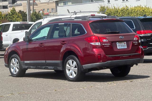 Used 2012 Subaru Outback 3.6R Limited w/ Moonroof Pkg AWD/4WD image 5
