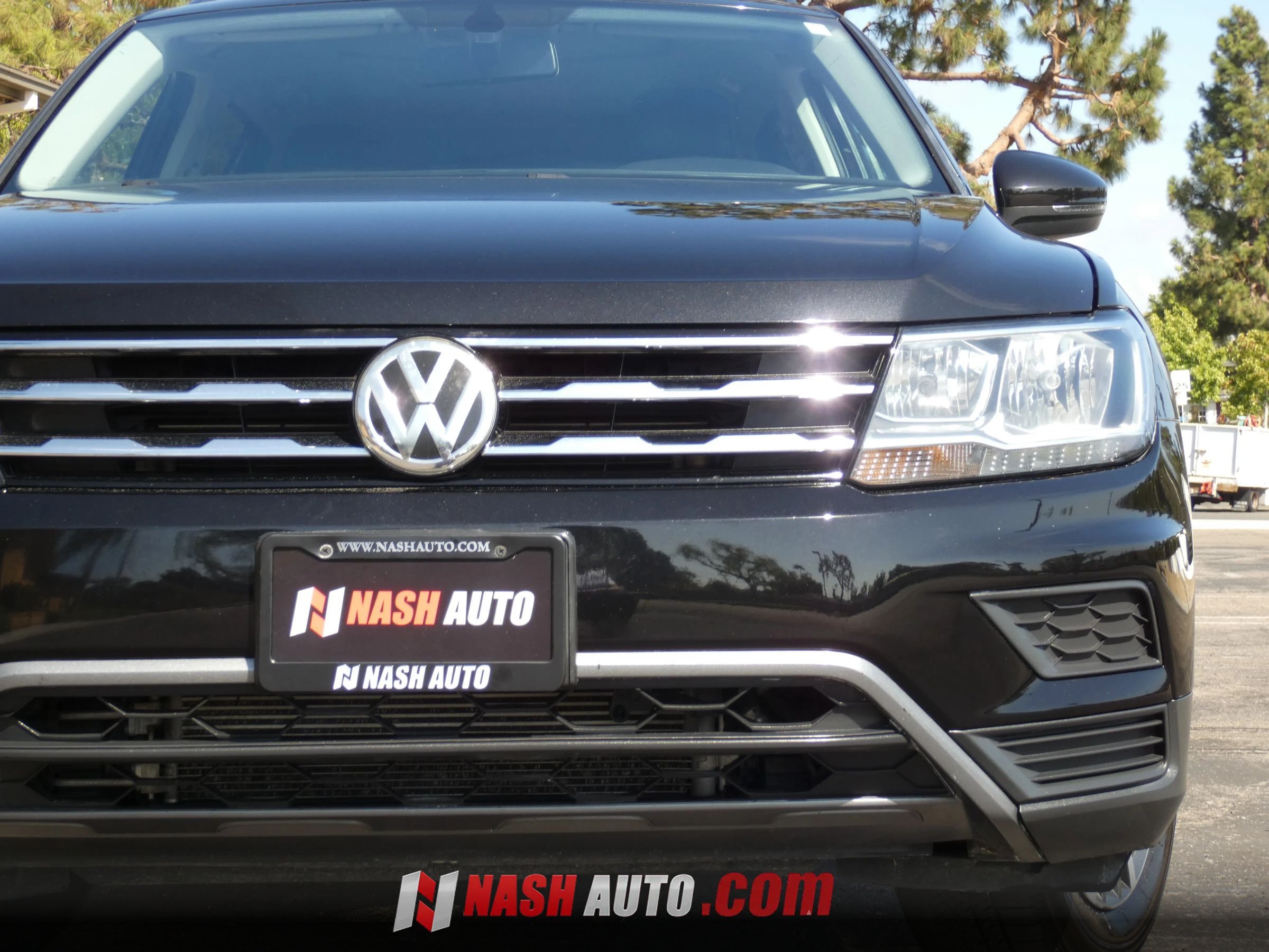 Used 2018 Volkswagen Tiguan SE w/ Panoramic Sunroof Package AWD/4WD image 16