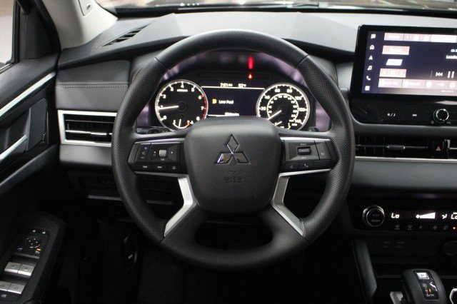 New 2026 Mitsubishi Outlander ES FWD image 21