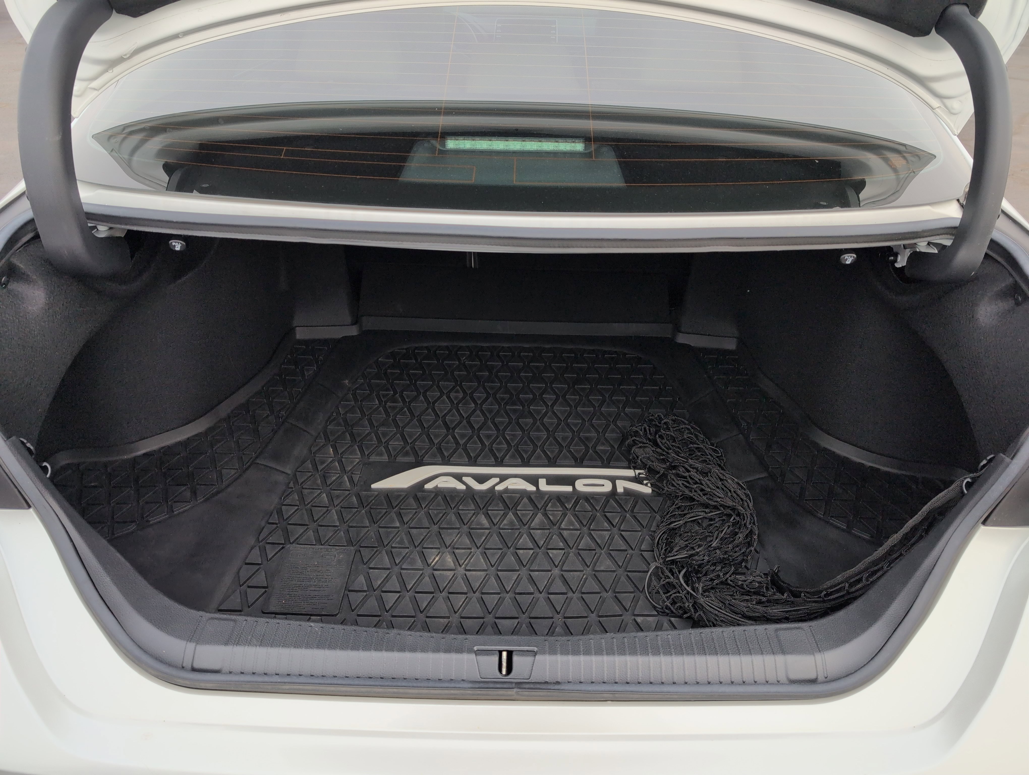 Used 2019 Toyota Avalon Limited image 11