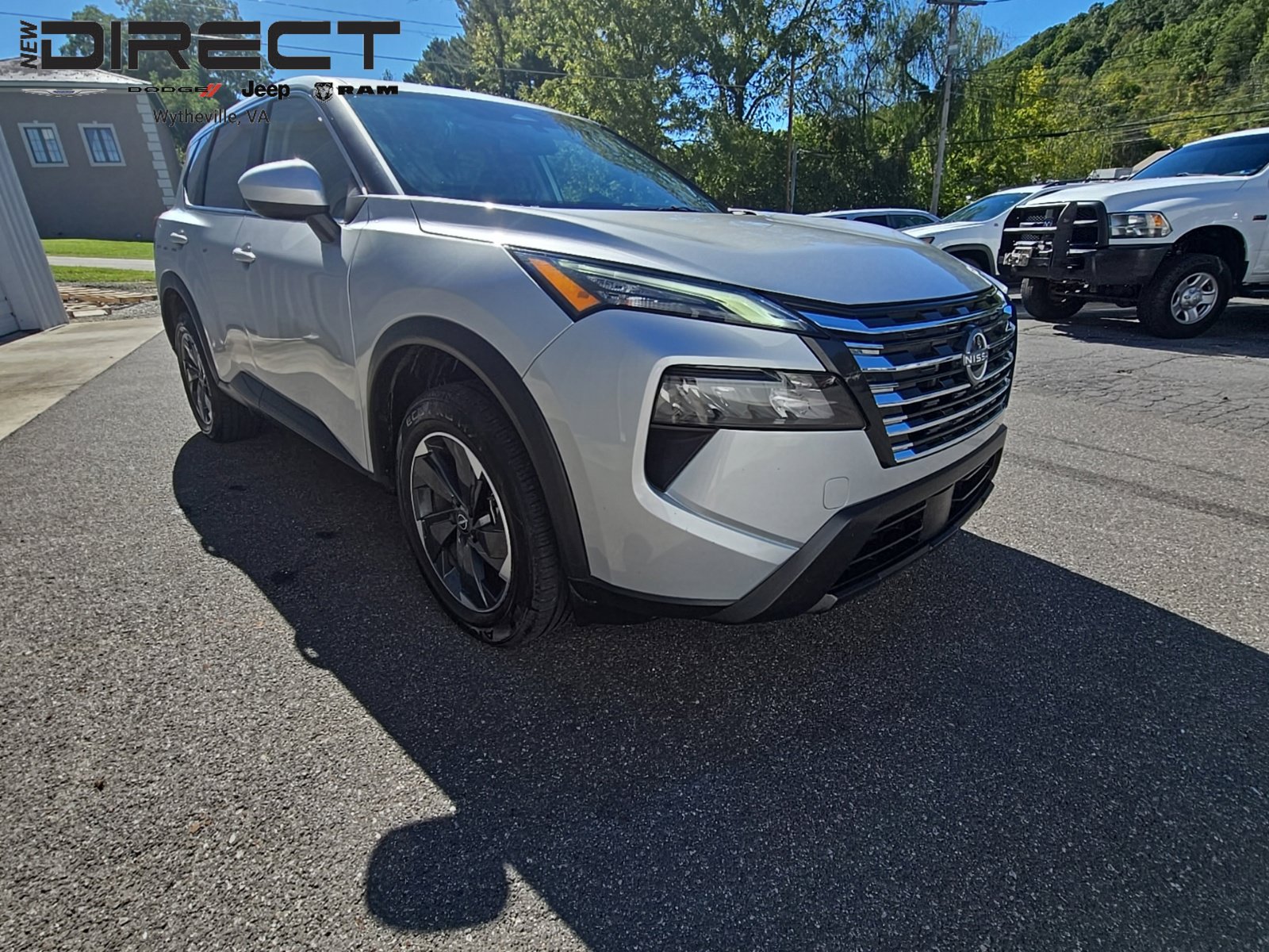 Used 2025 Nissan Rogue SV AWD/4WD image 9