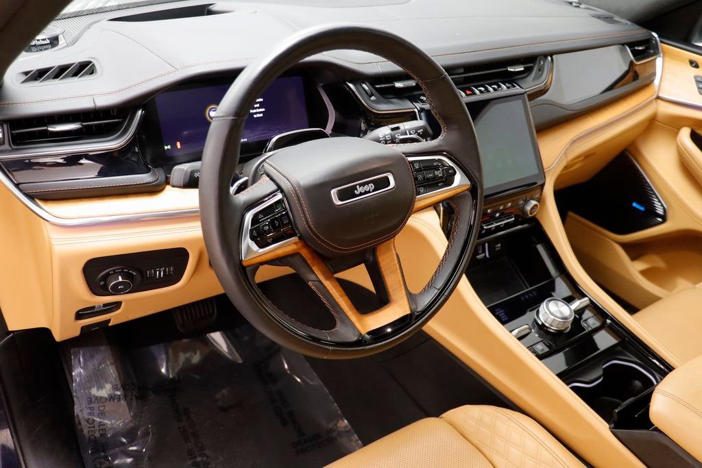 Used 2024 Jeep Grand Cherokee L Summit image 7