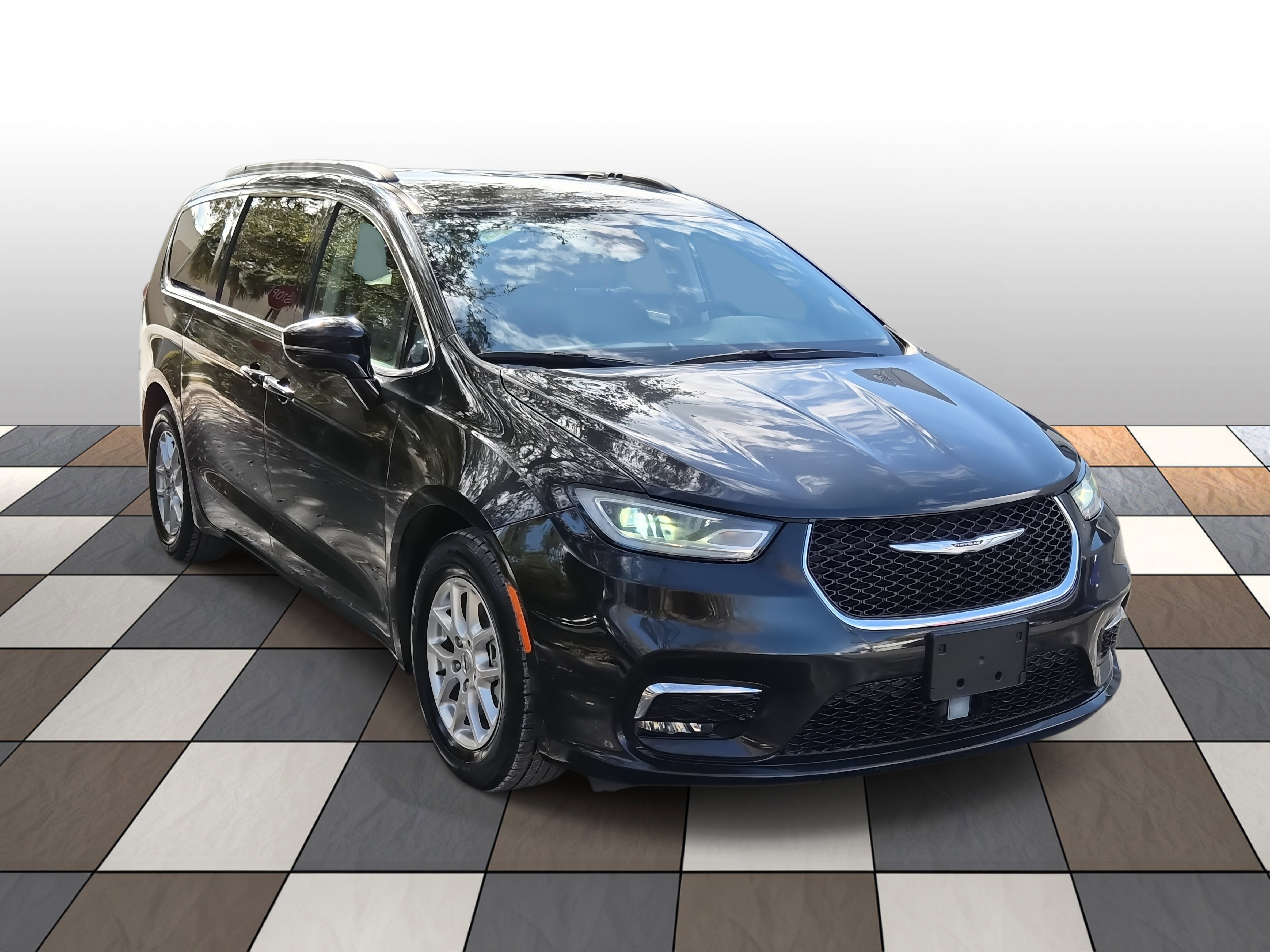 Used 2022 Chrysler Pacifica Touring-L image 3