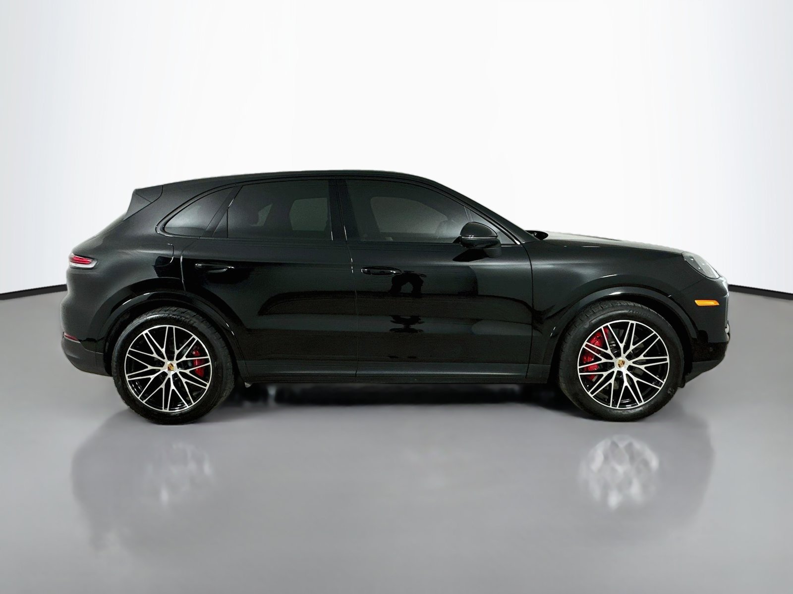 Certified 2025 Porsche Cayenne S AWD/4WD image 4