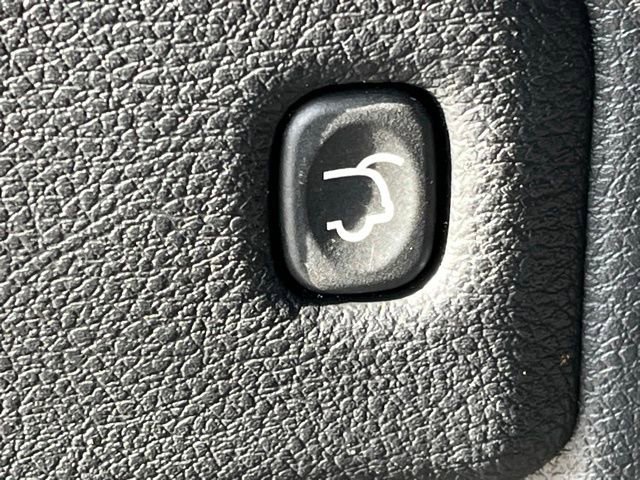 Used 2022 Jeep Grand Cherokee Limited image 38