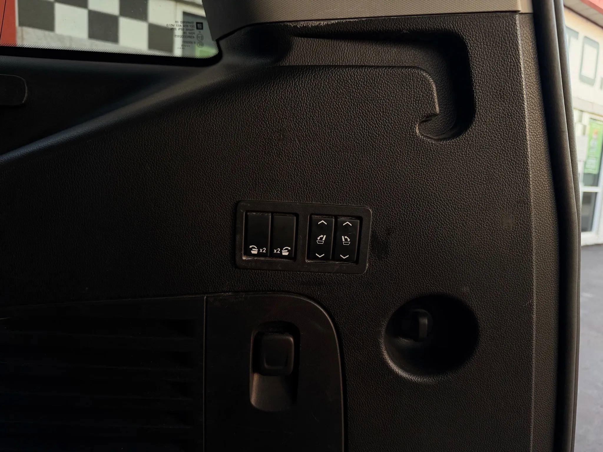 Used 2015 GMC Yukon Denali w/ Premium Package image 7
