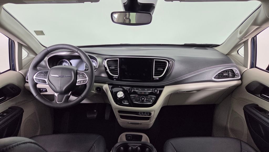 Used 2024 Chrysler Pacifica Touring-L FWD image 34