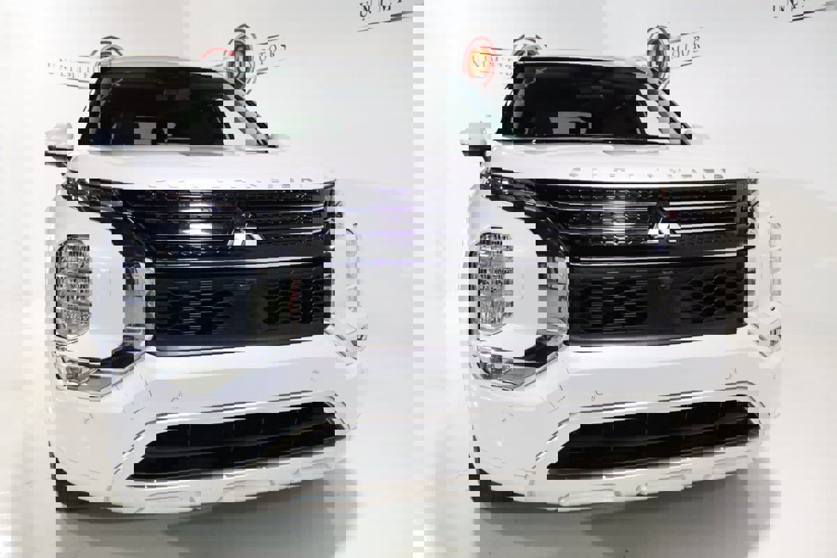 Used 2024 Mitsubishi Outlander 4WD Plug-In Hybrid image 27