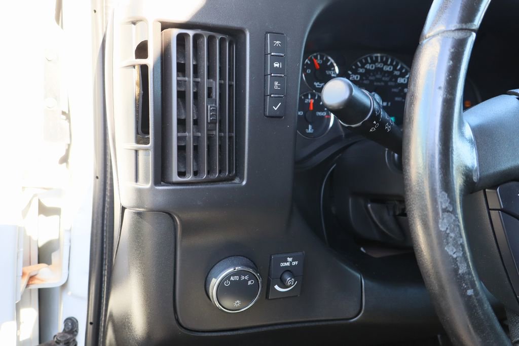 Used 2022 GMC Savana 3500 LS w/ Chrome Appearance Package image 12
