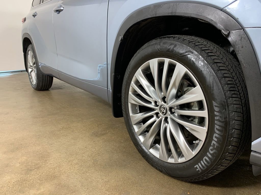 Used 2023 Toyota Highlander Platinum AWD/4WD image 6