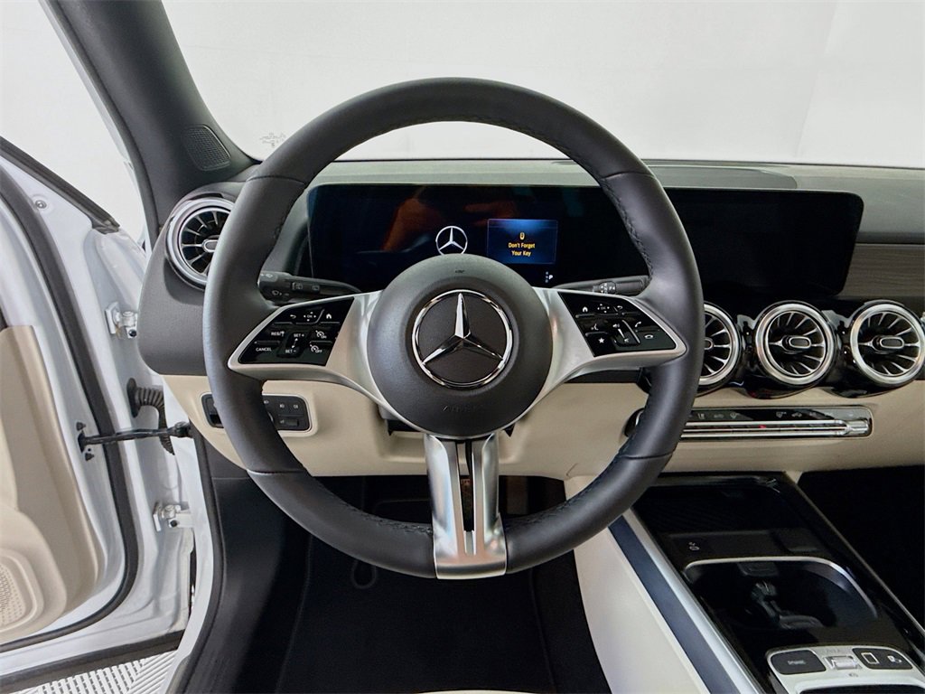 Used 2025 Mercedes-Benz GLB 250 4MATIC image 12