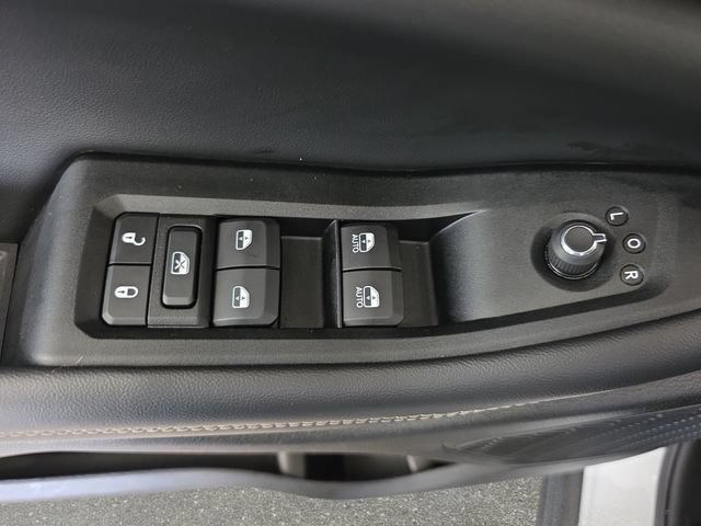 Used 2023 Jeep Grand Cherokee Altitude AWD/4WD image 26