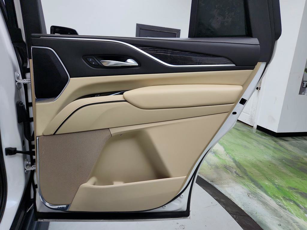 Used 2021 Cadillac Escalade Premium Luxury w/ LPO, Illumination Package AWD/4WD image 31