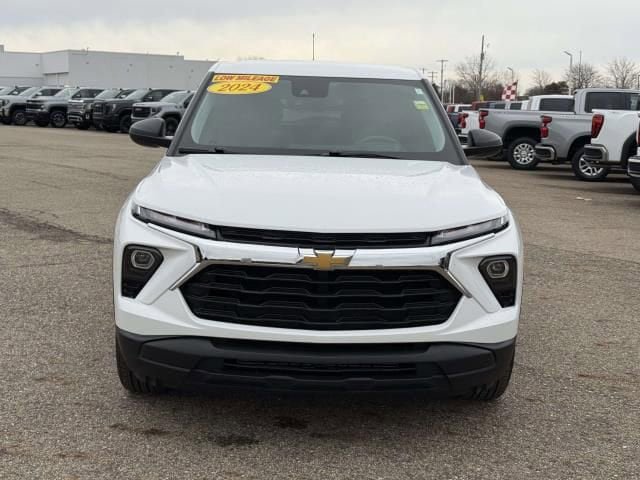Used 2024 Chevrolet TrailBlazer LS w/ LS Convenience Package FWD image 3