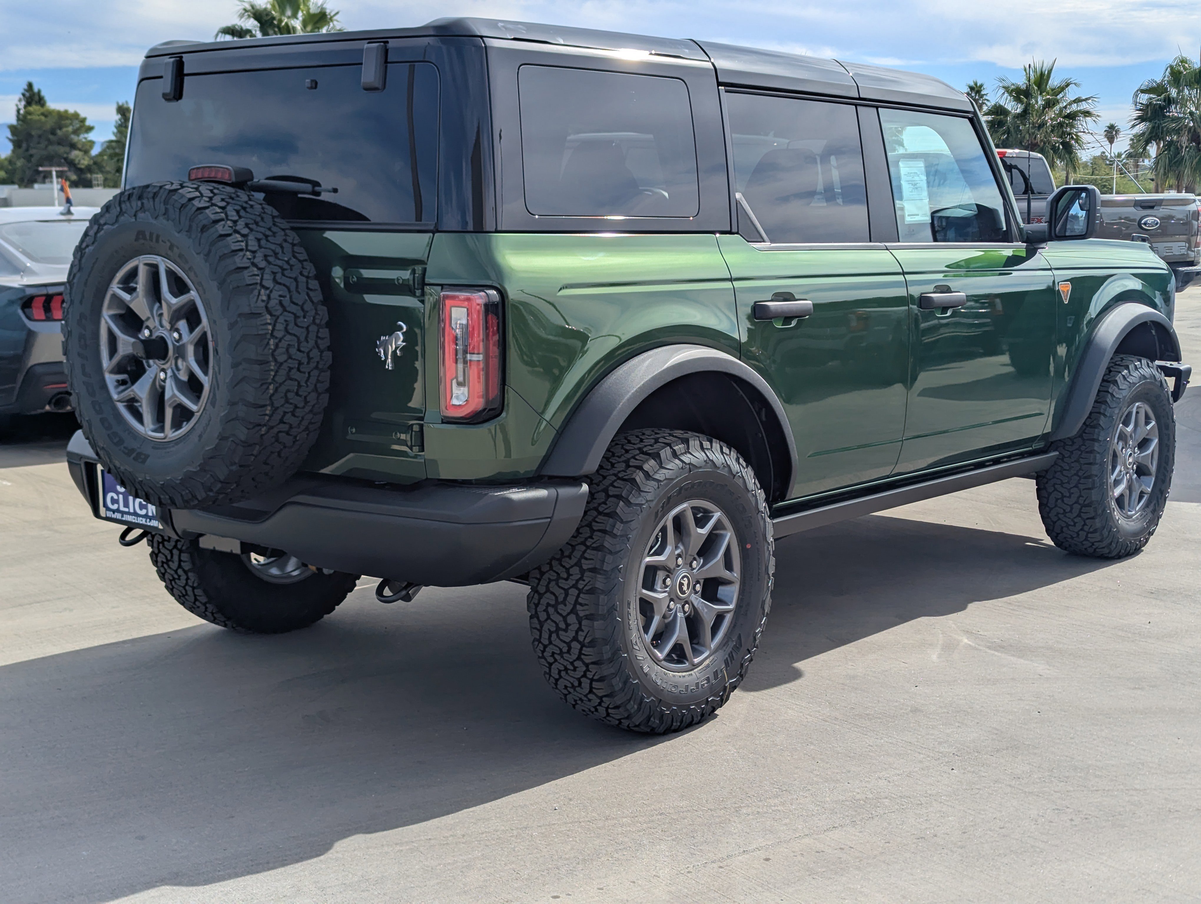 New 2025 Ford Bronco Badlands image 2