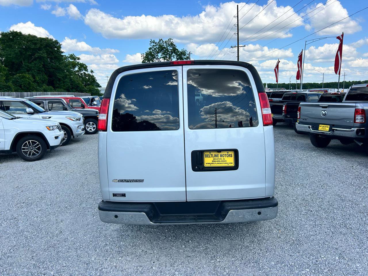 Used 2020 Chevrolet Express 3500 LT w/ LT Preferred Equipment Group RWD image 18