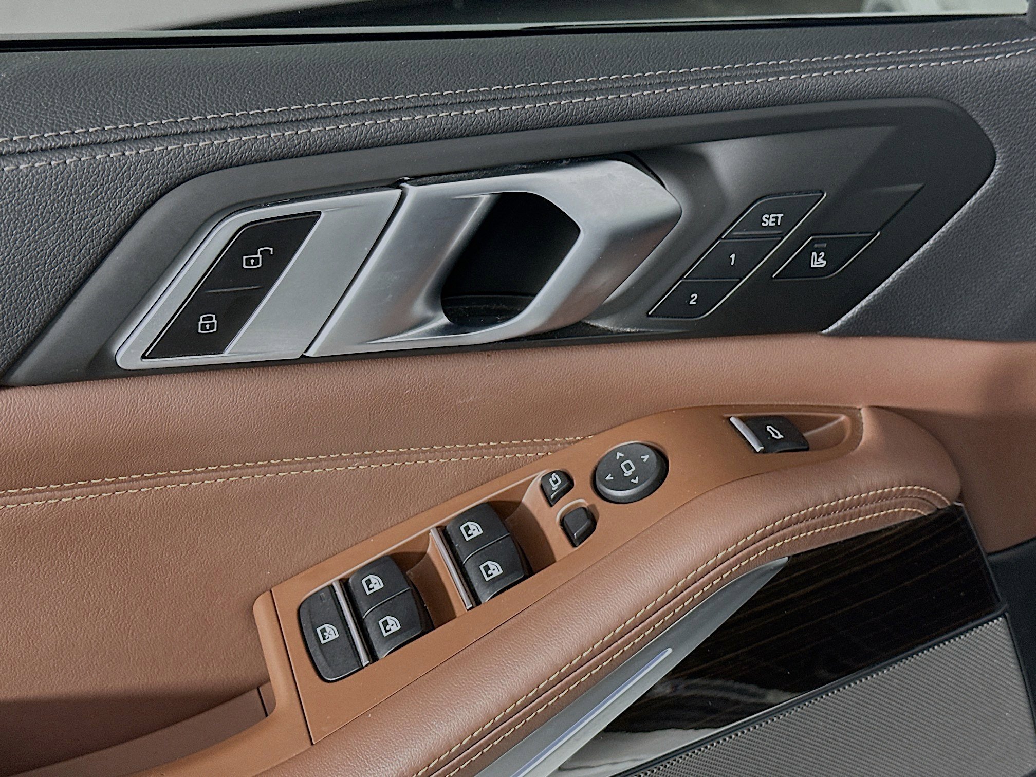 Used 2021 BMW X5 xDrive40i w/ M Sport Package image 15