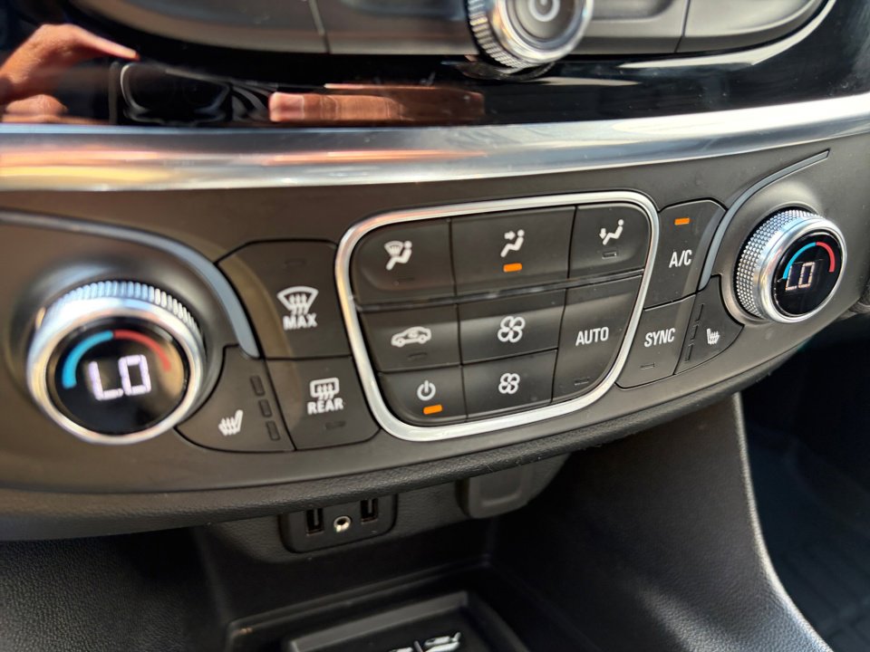 Used 2022 Chevrolet Traverse LT AWD/4WD image 22