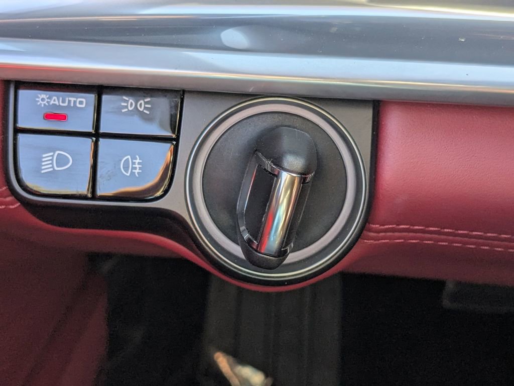 Used 2018 Porsche Panamera 4 image 15