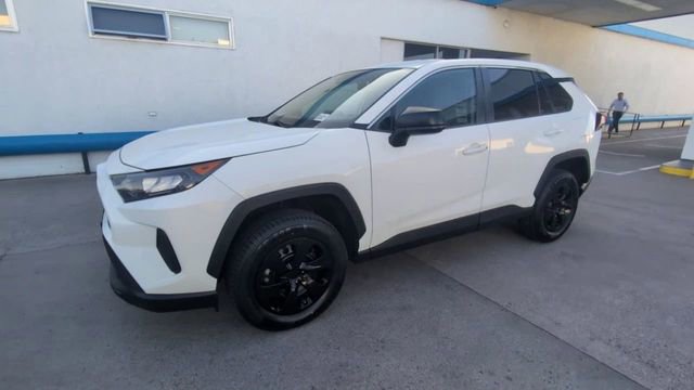 Used 2022 Toyota RAV4 LE AWD/4WD image 4