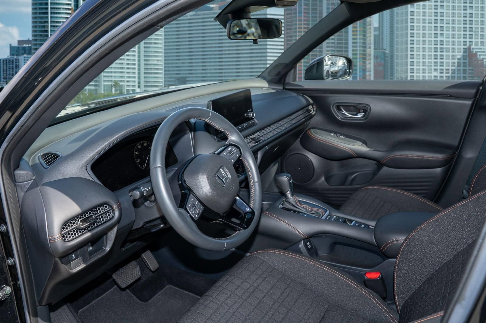 Certified 2025 Honda HR-V Sport image 15