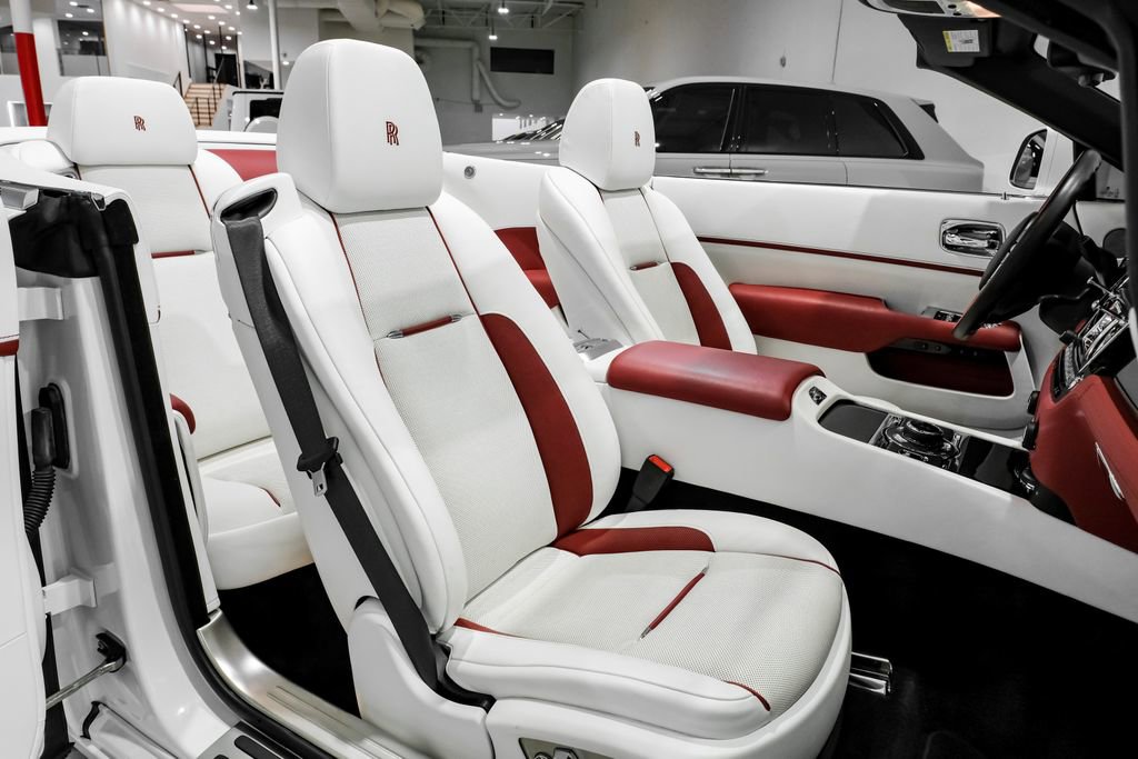 Used 2018 Rolls-Royce Dawn image 38