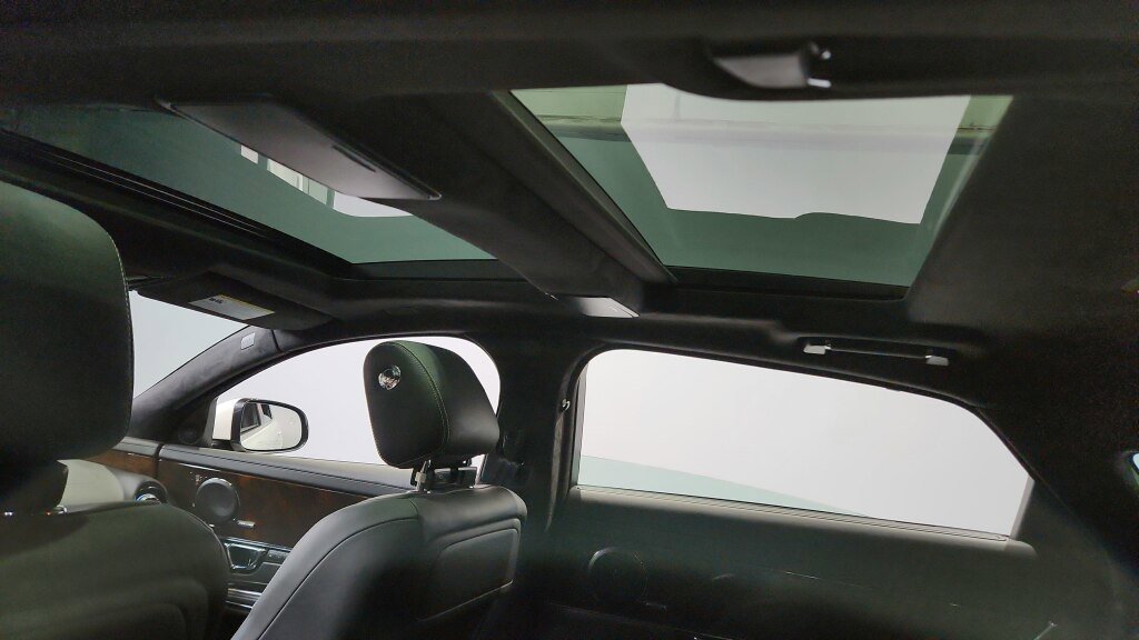 Used 2019 Jaguar XJ AWD image 25