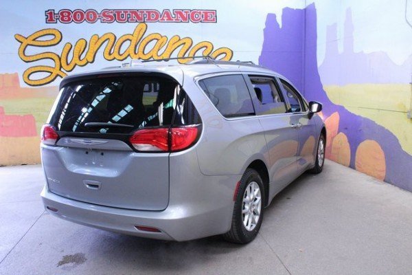 Used 2020 Chrysler Voyager Lxi image 4