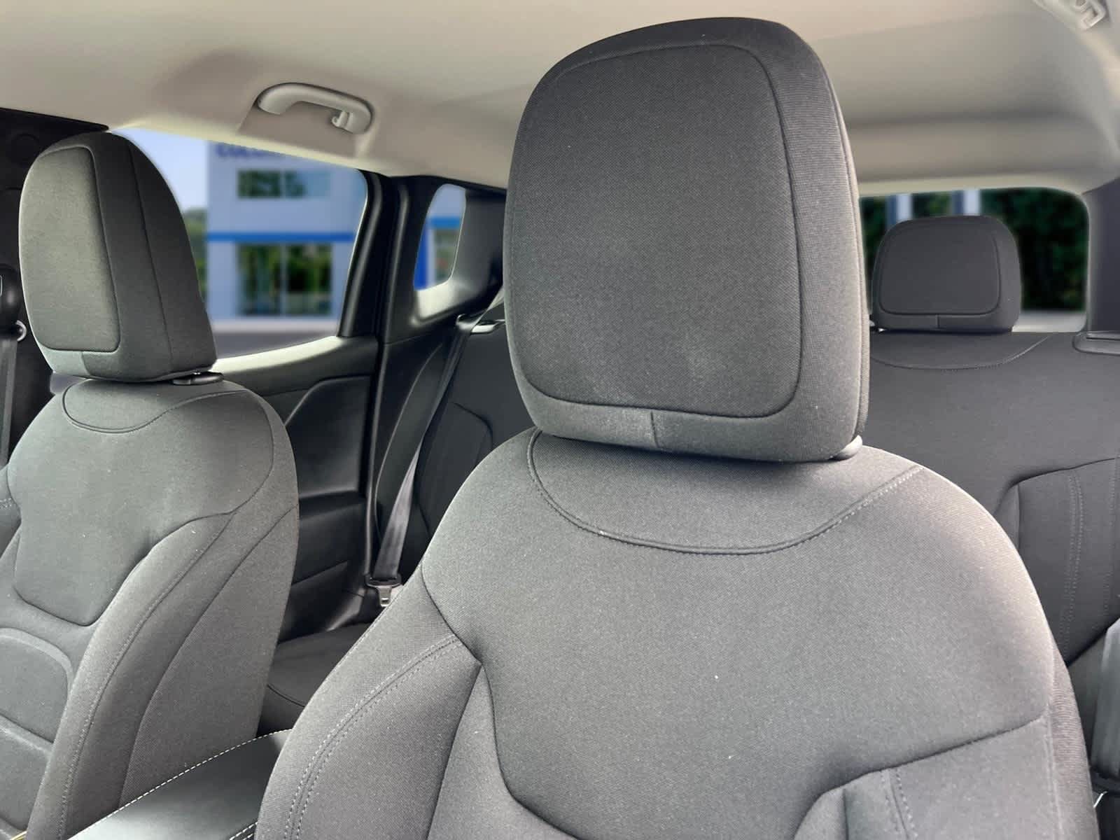 Used 2022 Jeep Renegade Latitude w/ Convenience Group AWD/4WD image 13