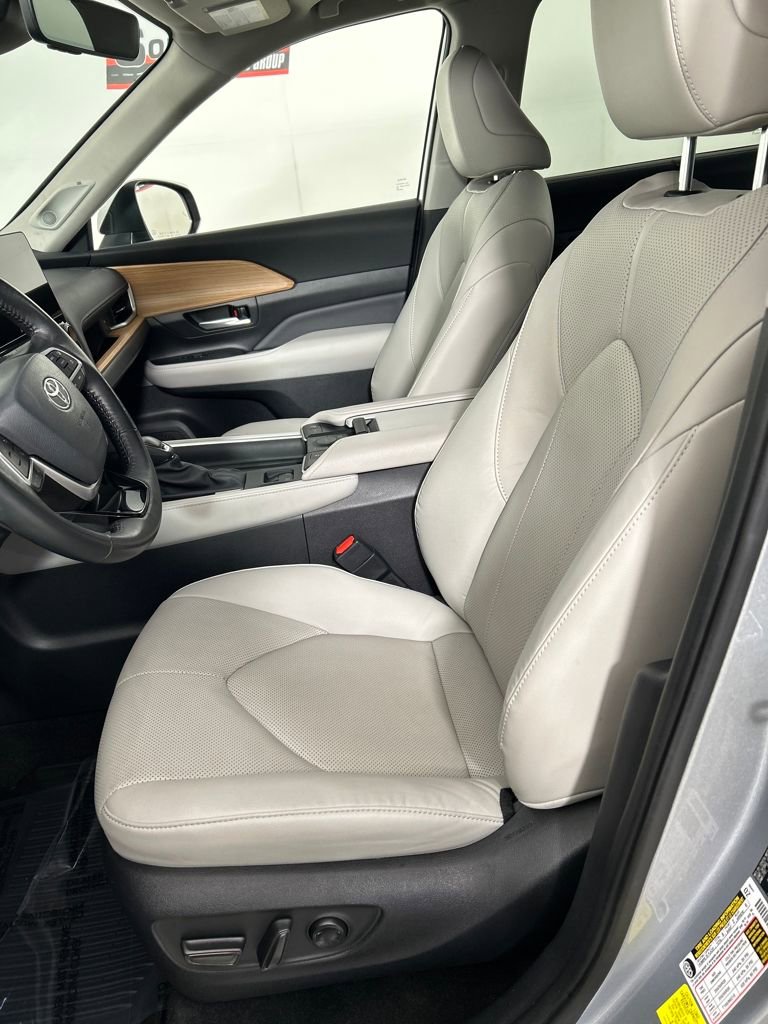 Used 2024 Toyota Grand Highlander Platinum image 19