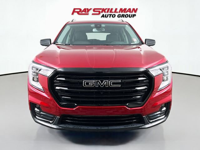 Used 2023 GMC Terrain SLT w/ Infotainment Package II image 2