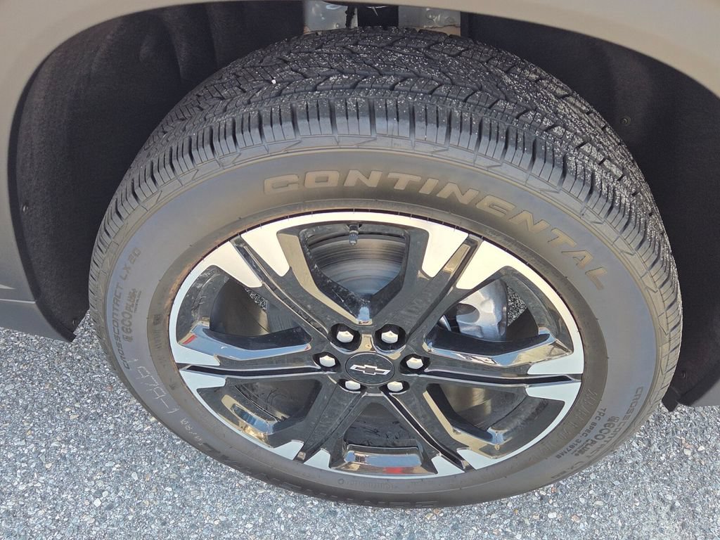 New 2027 Chevrolet Traverse LT w/ Sun and Wheel Package FWD image 15