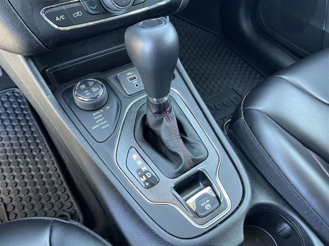 Used 2022 Jeep Cherokee Trailhawk w/ Comfort/Convenience Group AWD/4WD image 23