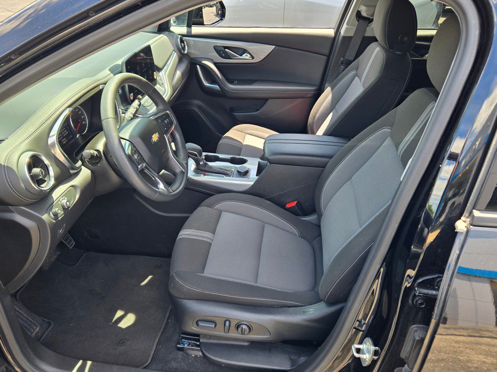 Used 2025 Chevrolet Blazer LT FWD image 22