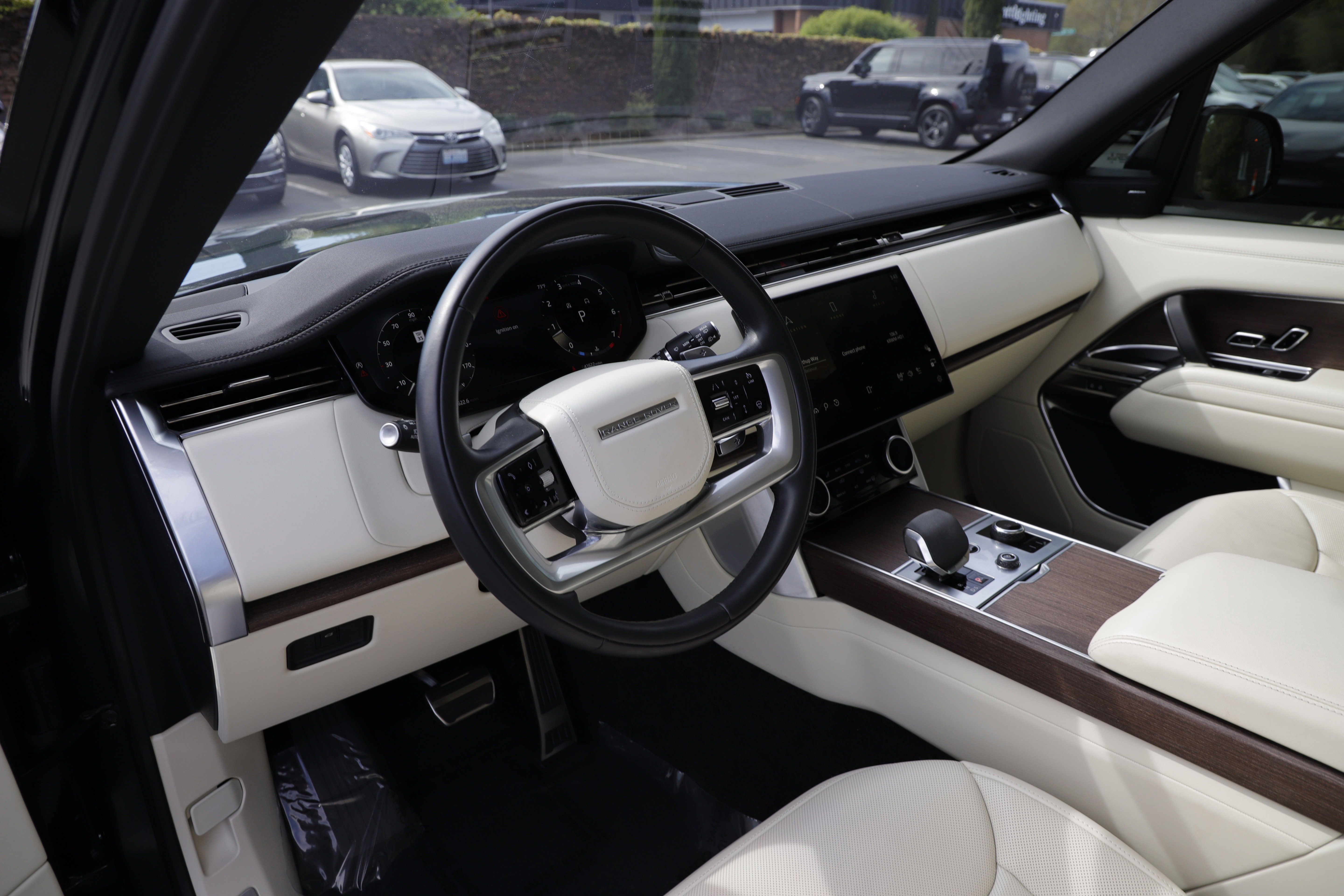 Used 2023 Land Rover Range Rover SE AWD/4WD image 18