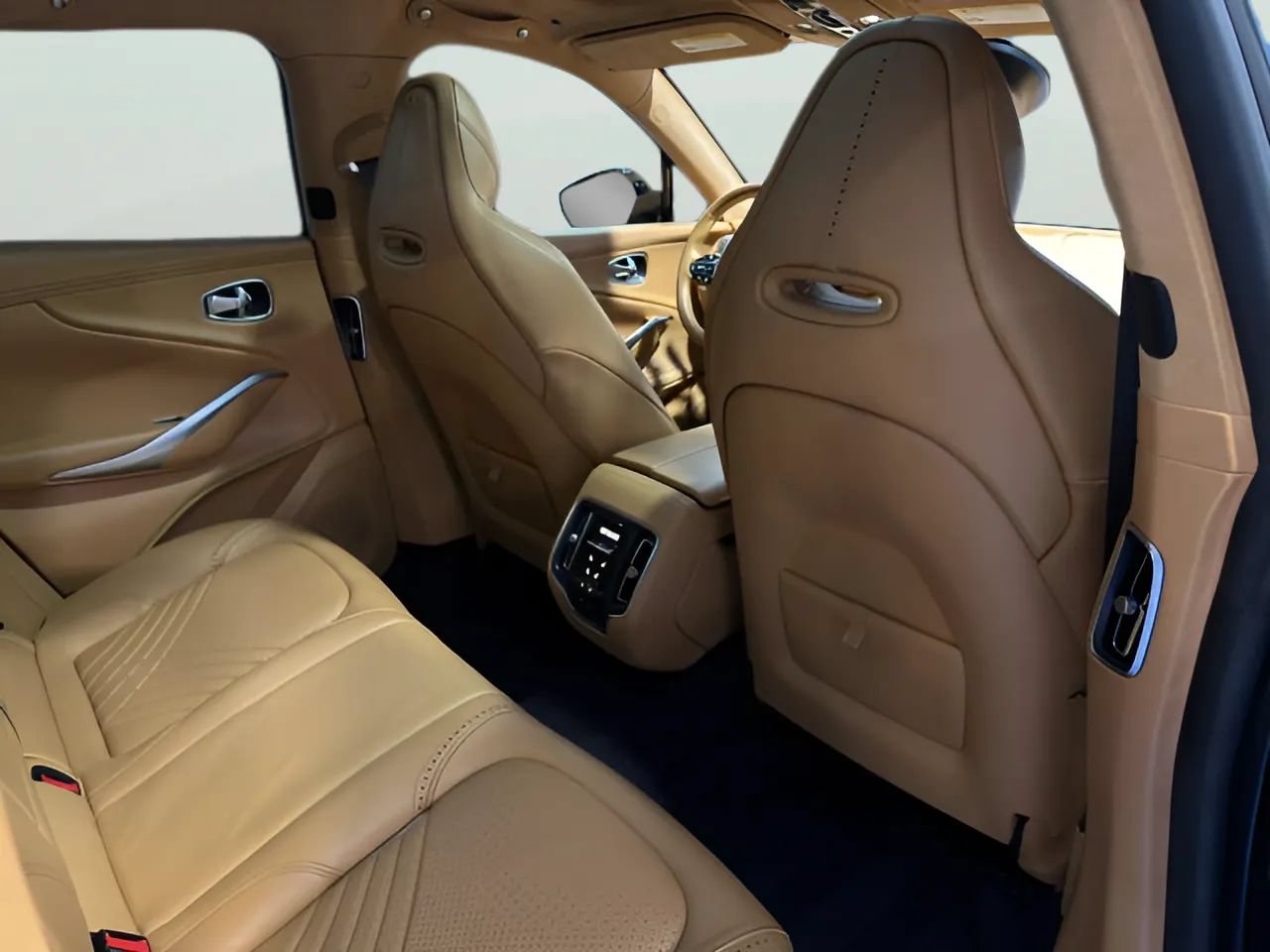 Used 2021 Aston Martin DBX AWD/4WD image 21