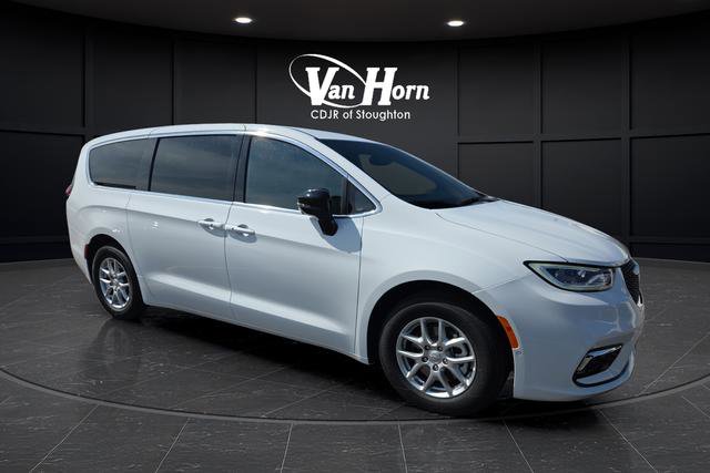New 2026 Chrysler Pacifica Select