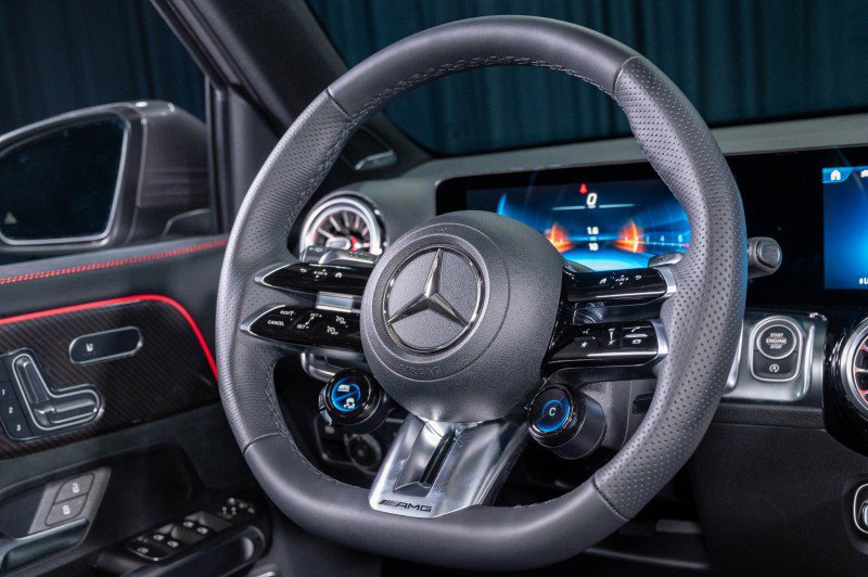 Certified 2025 Mercedes-Benz GLB 35 AMG 4MATIC image 18