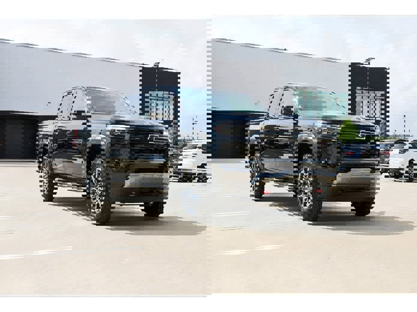 Used 2024 Chevrolet Colorado Z71 w/ Z71 Convenience Package 2 image 4