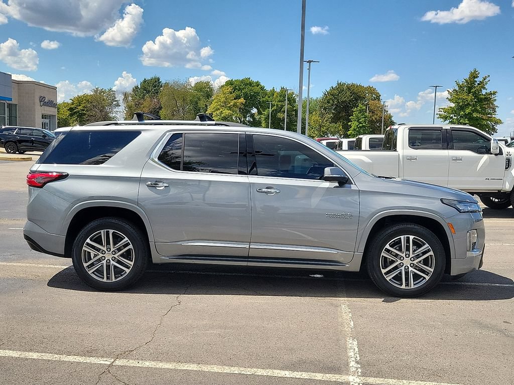 Used 2023 Chevrolet Traverse High Country w/ LPO, 'HIT The Road' Package FWD image 6