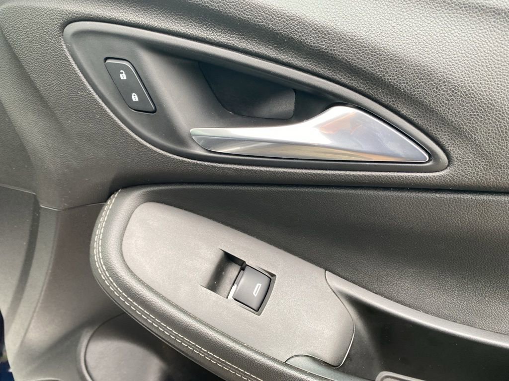 Used 2020 Buick Encore GX Select image 12