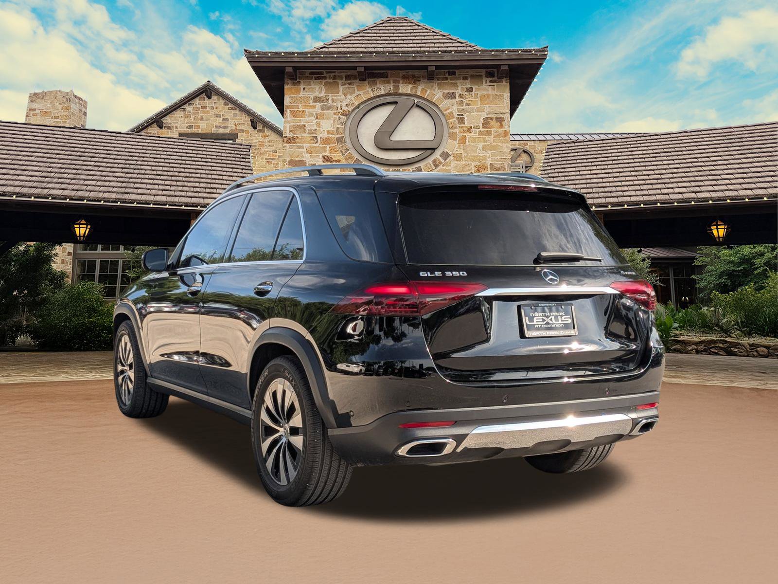 Used 2025 Mercedes-Benz GLE 350 4MATIC image 3