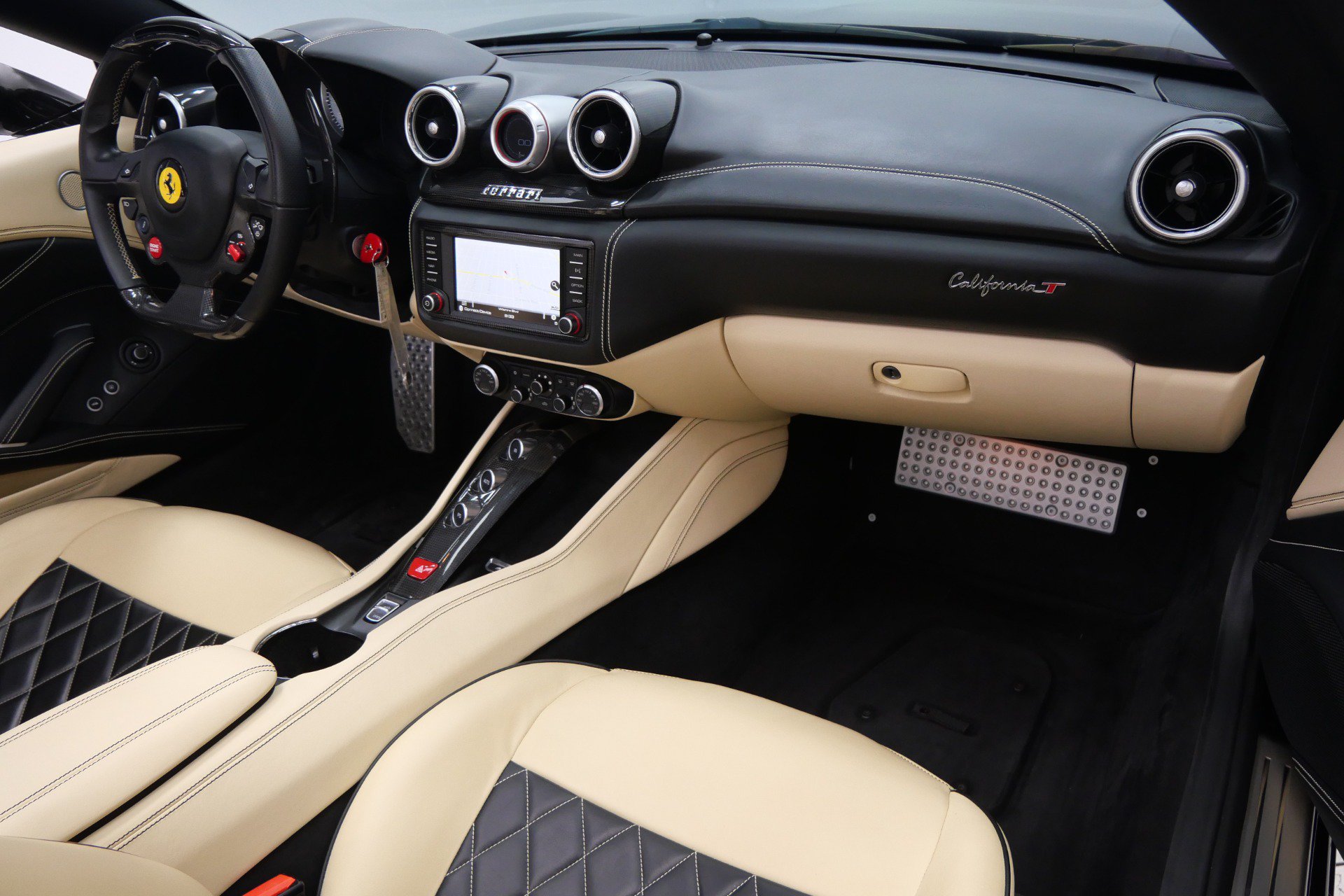 Used 2015 Ferrari California T RWD image 14