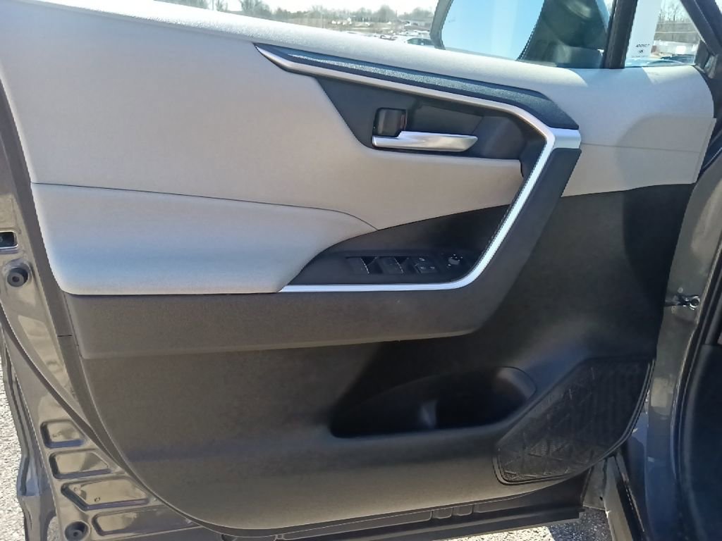 Used 2024 Toyota RAV4 XLE w/ Convenience Package image 11