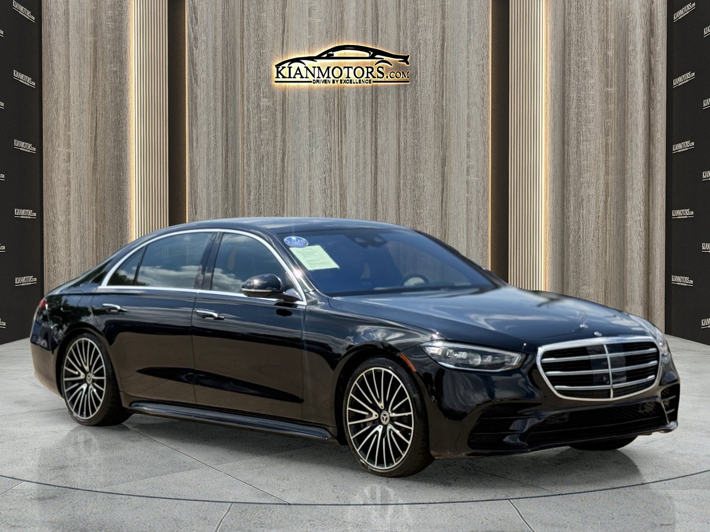 Used 2022 Mercedes-Benz S 580 4MATIC Sedan w/ AMG Line Package image 1