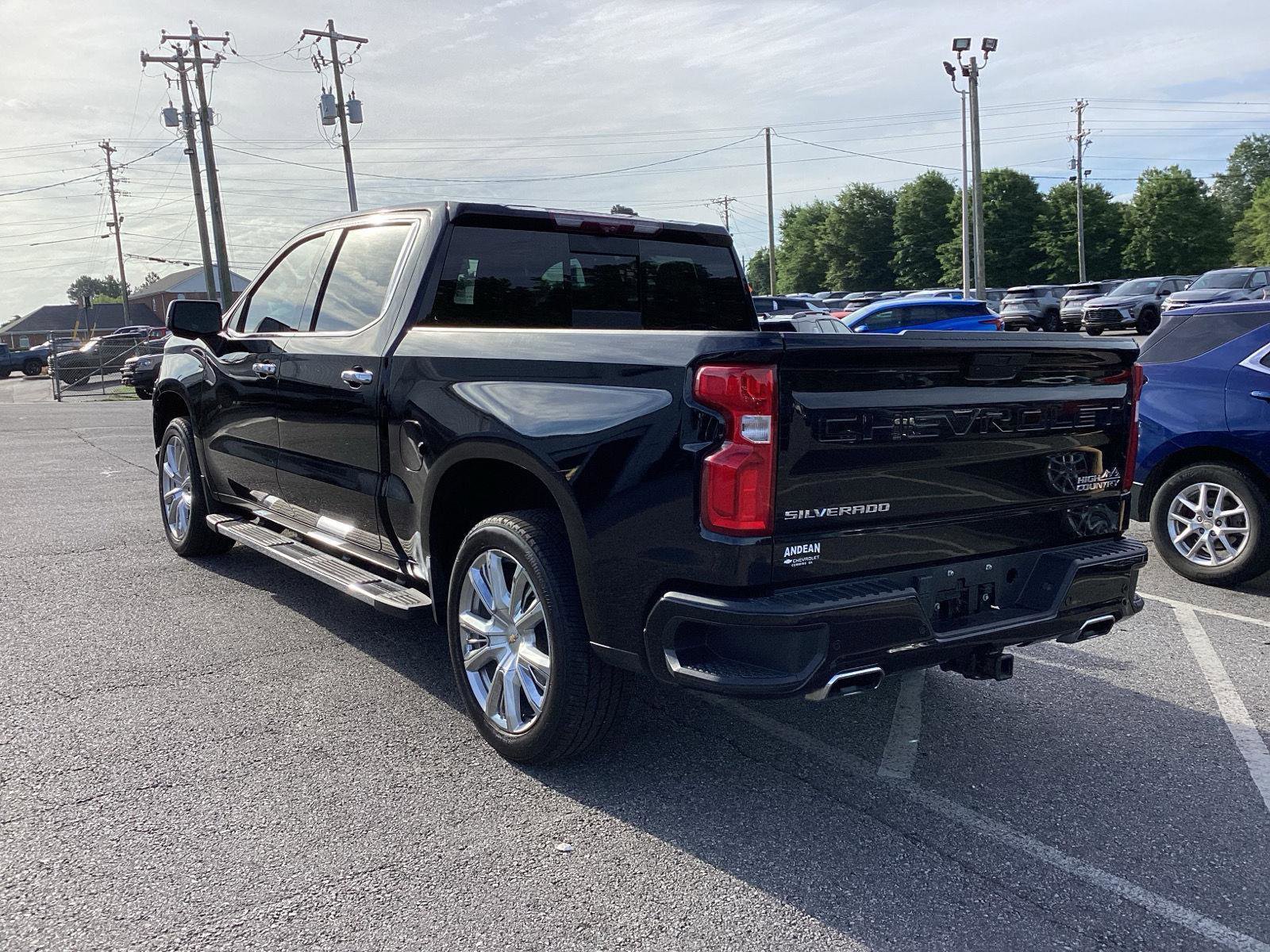 Used 2020 Chevrolet Silverado 1500 High Country w/ Technology Package AWD/4WD image 3