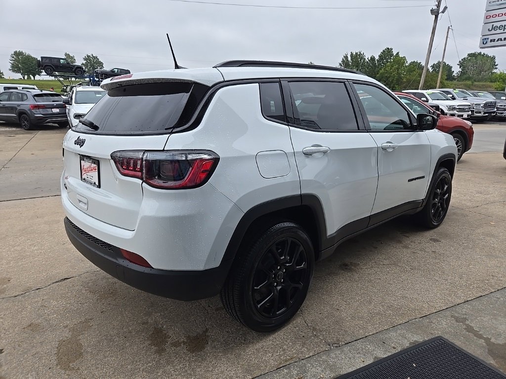 Used 2026 Jeep Compass Latitude image 11