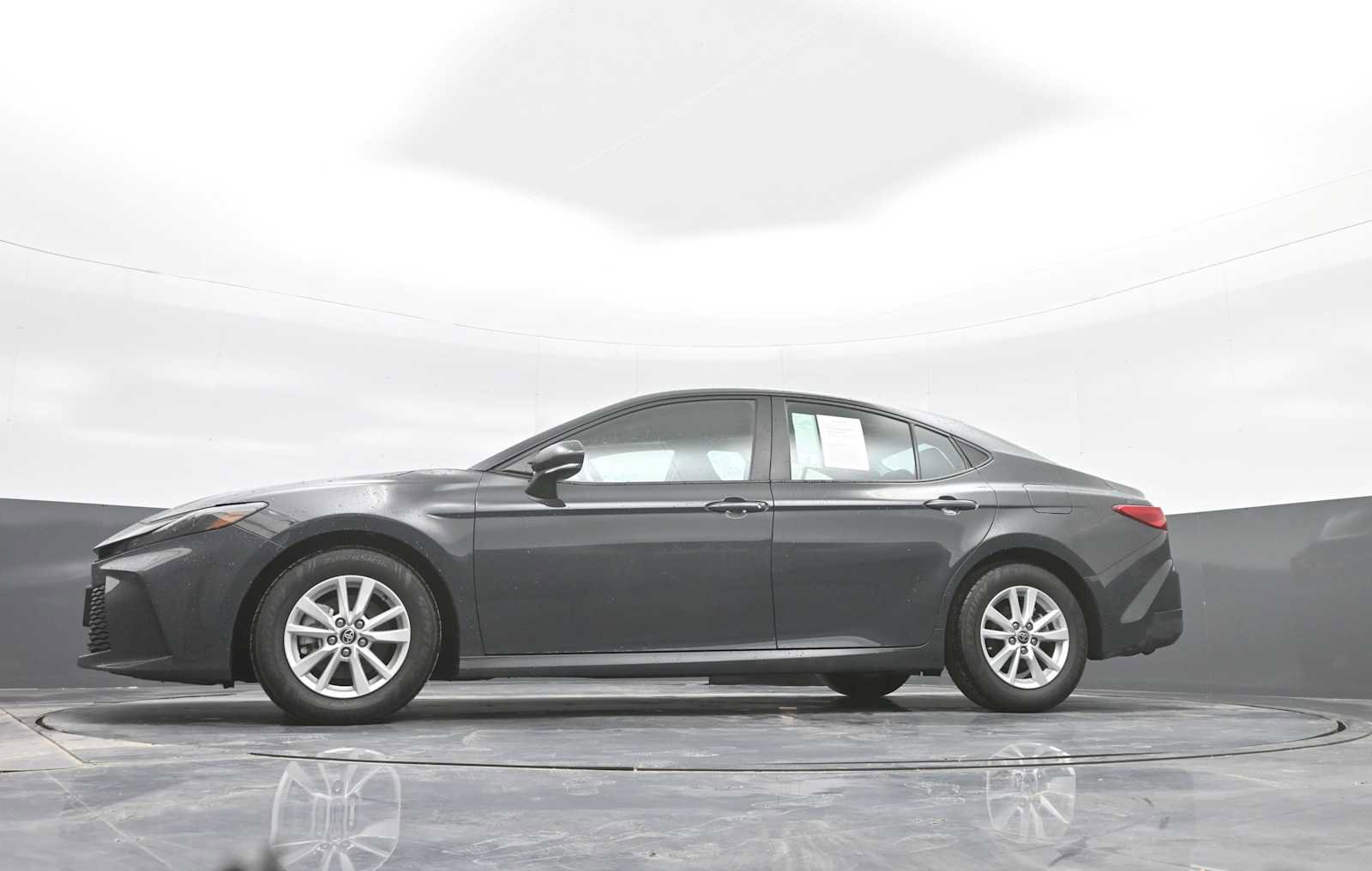 Used 2025 Toyota Camry LE image 33