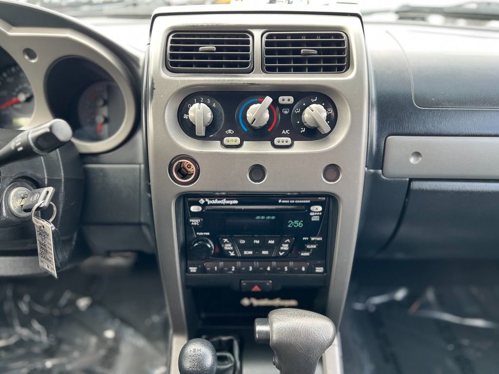 Used 2003 Nissan Xterra SE S/C image 16
